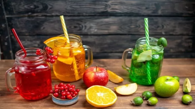 Minuman yang Menyegarkan di Minum di Siang Hari